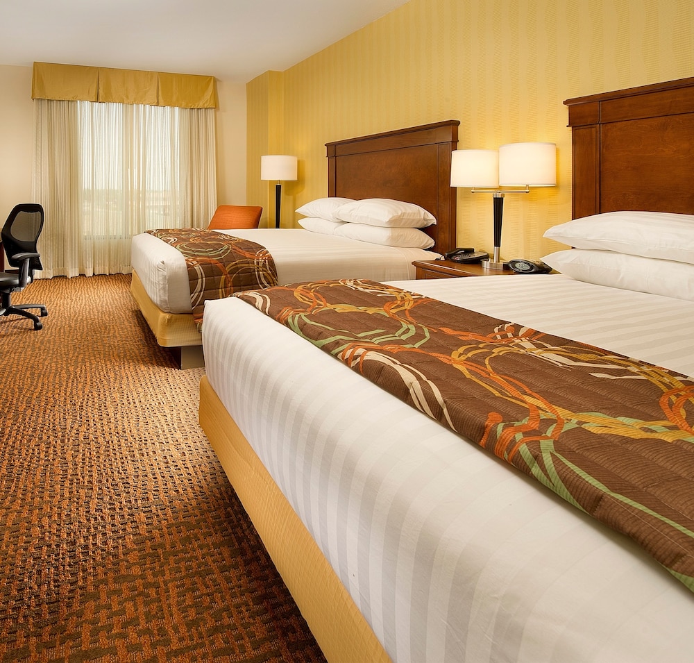 غرفة كبيرة بسريرين كوين، Drury Inn Suites Denver Westminster 7/10