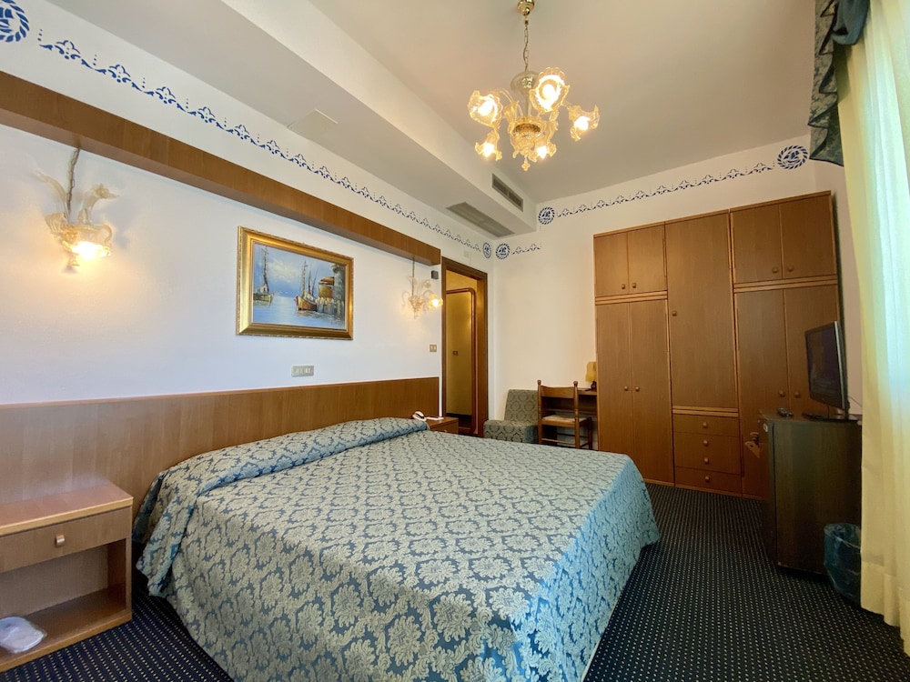 ROOM, DOUBLE OR TWIN BED, SEA VIEW, BALCONY