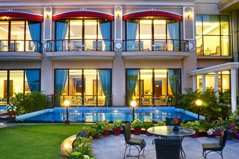 WELCOMHOTEL BELLA VISTA, PANCHKULA - CHANDIGARH 1/50