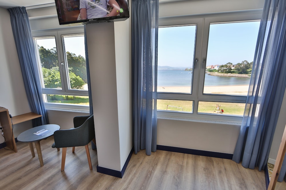 Hotel Playa De Camariñas 38/65