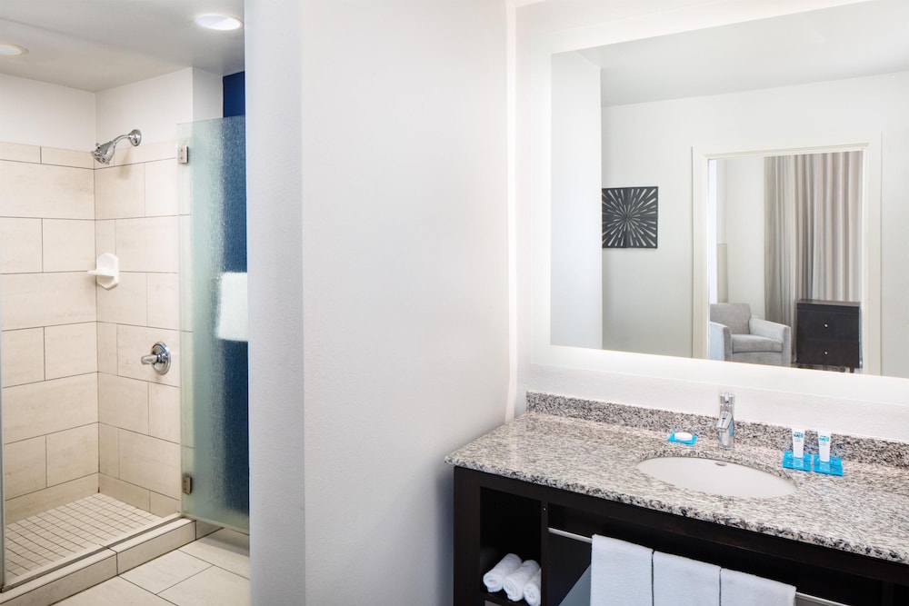HYATT house Charlotte/Center City 57/58