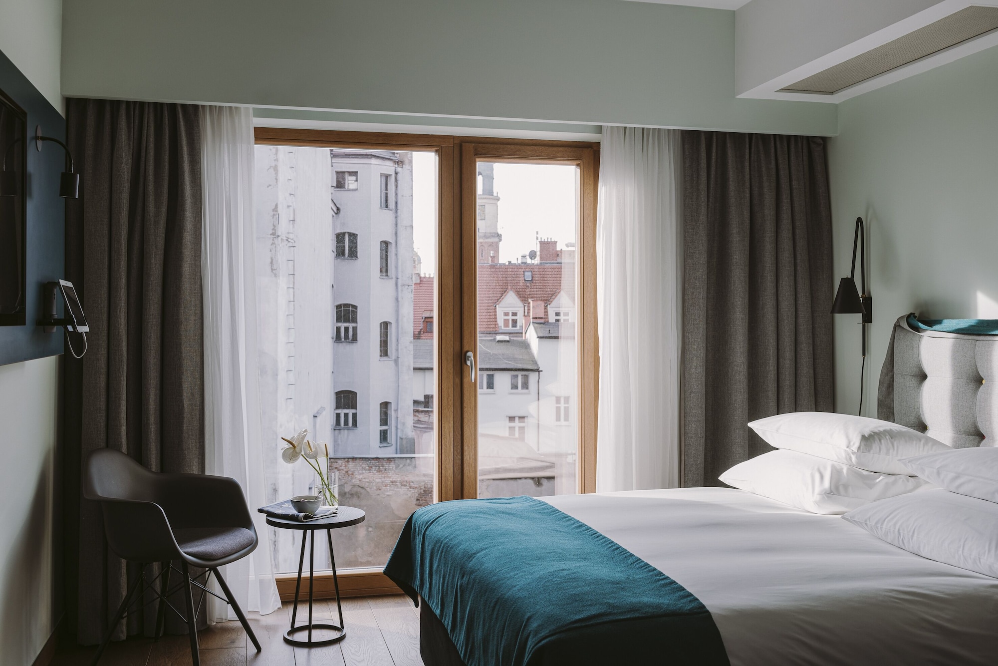 PLUS, CLASSIC, QUEEN BED