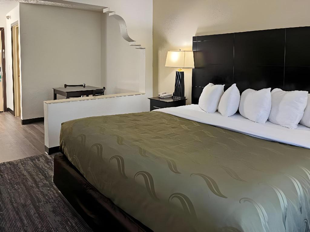 UPGRADE, KING BED
