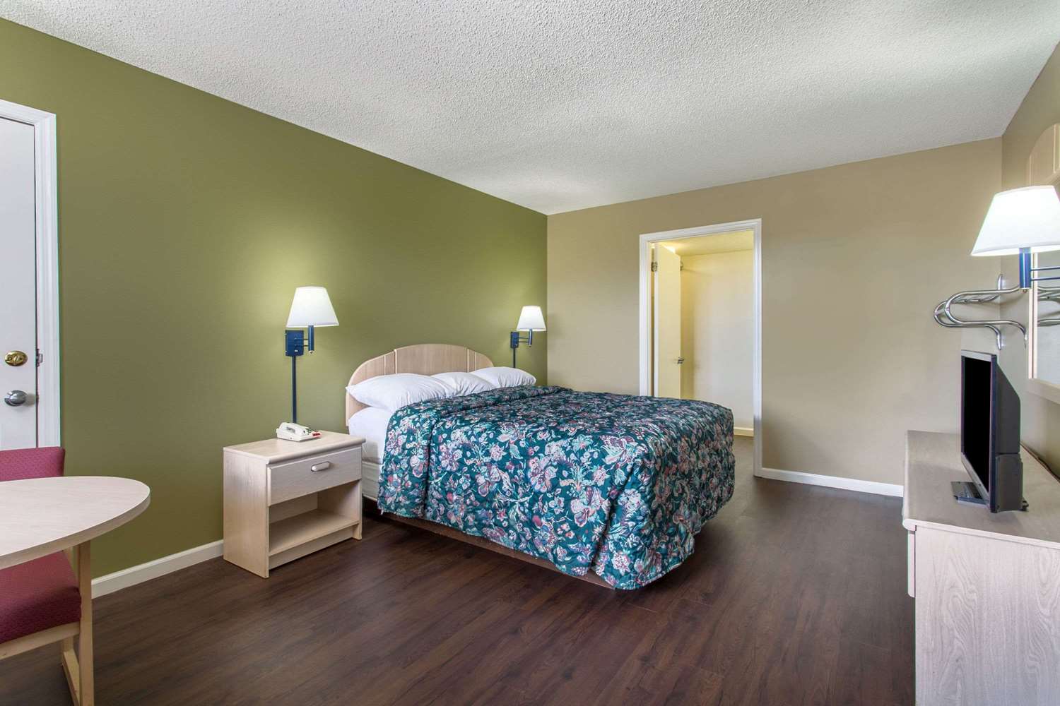 Super 8 by Wyndham Monticello 13/26