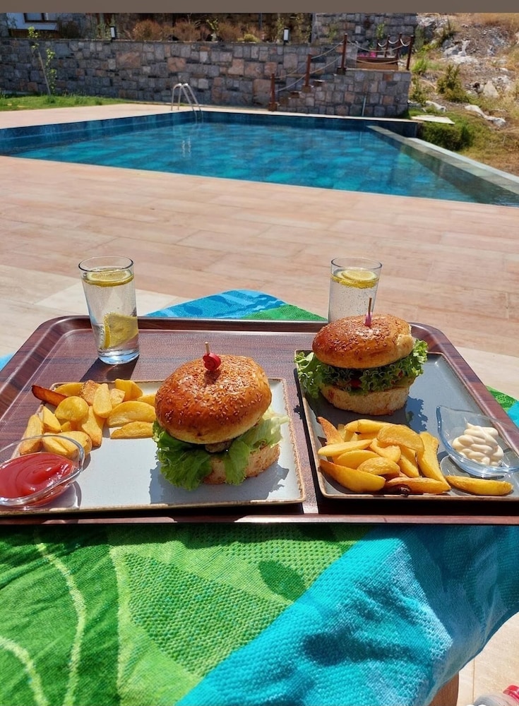 Alice Tatil Evi 20/30