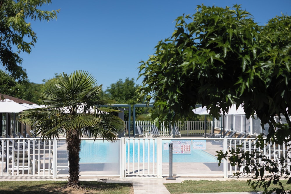 HOTEL L OUSTAL 44/50