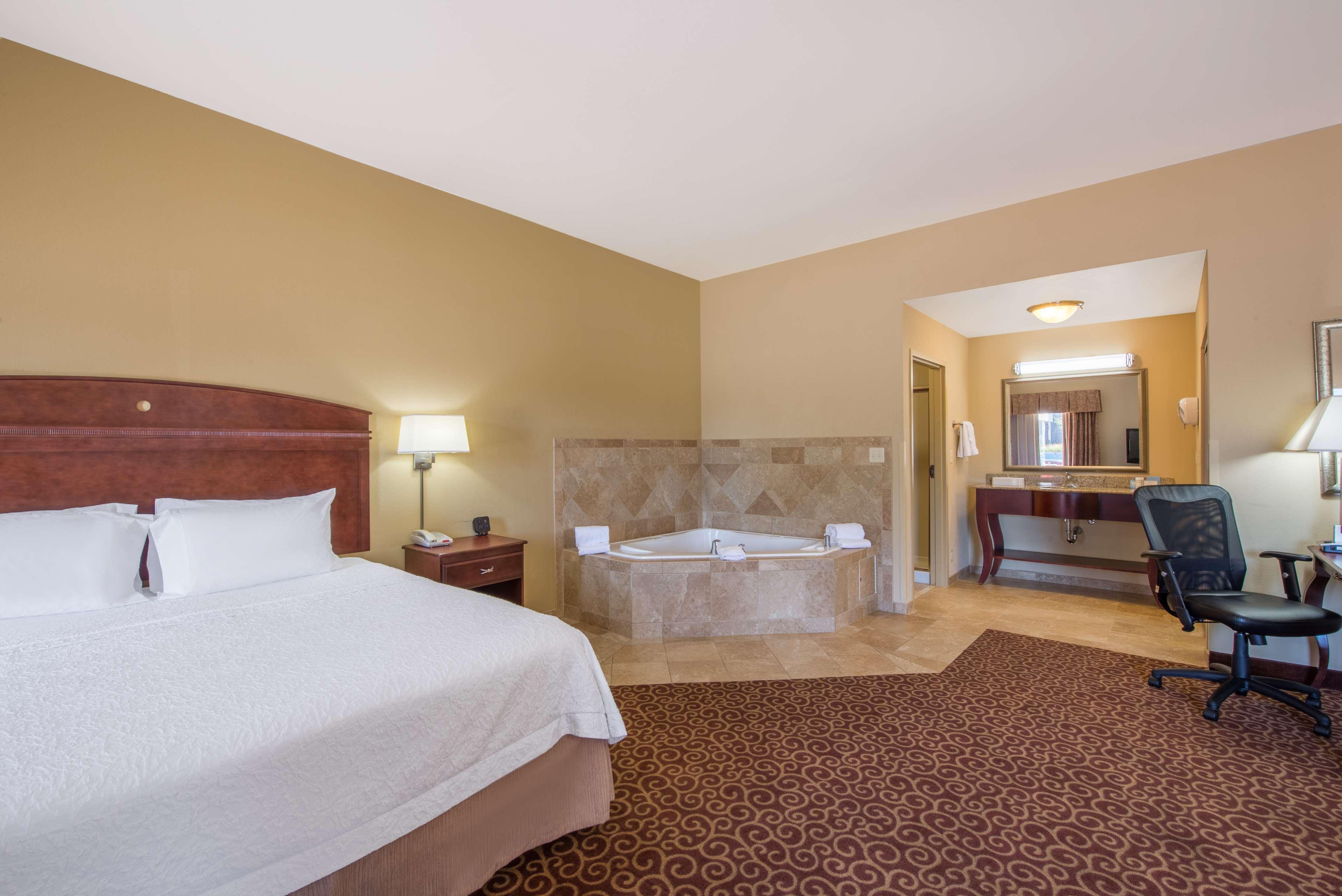1 BEDROOM, SUITE, KING BED, JETTED TUB