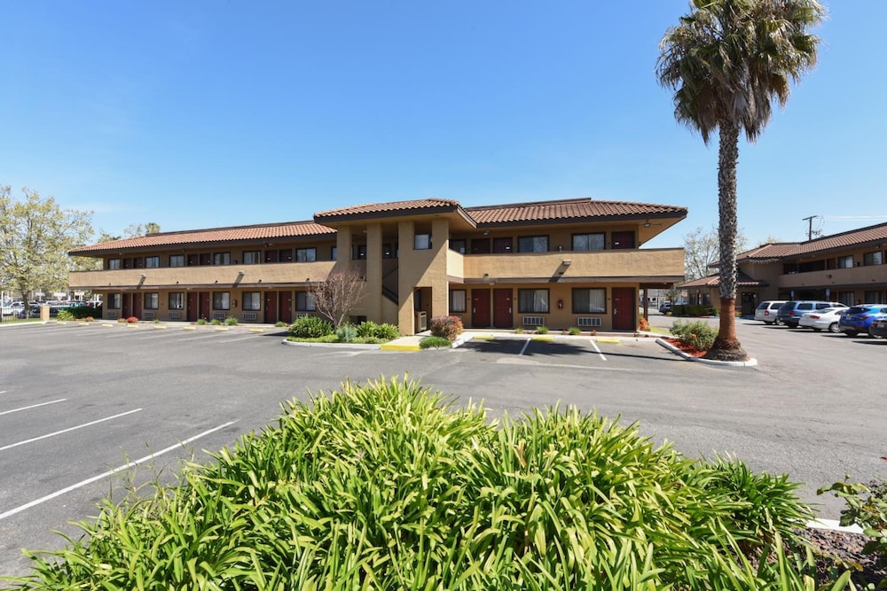 Signature Inn San Jose image