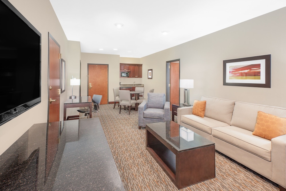 Wingate by Wyndham Sylvania/Toledo 34/56