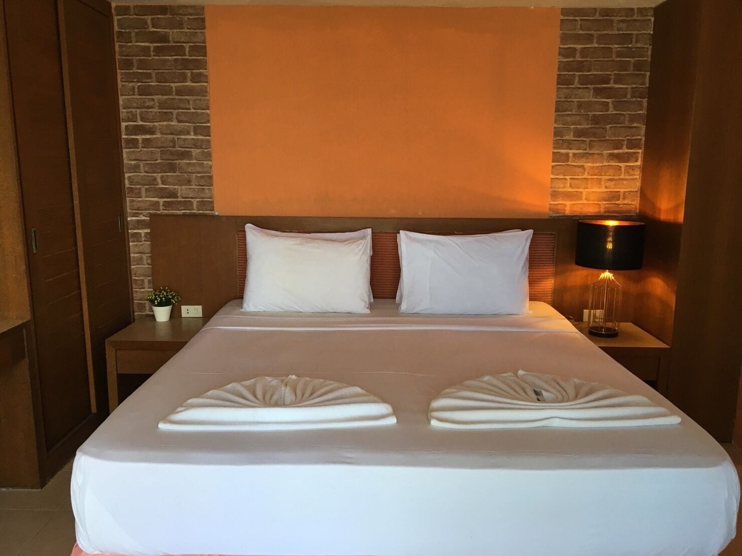 SUPERIOR, TWIN BEDS, BALCONY