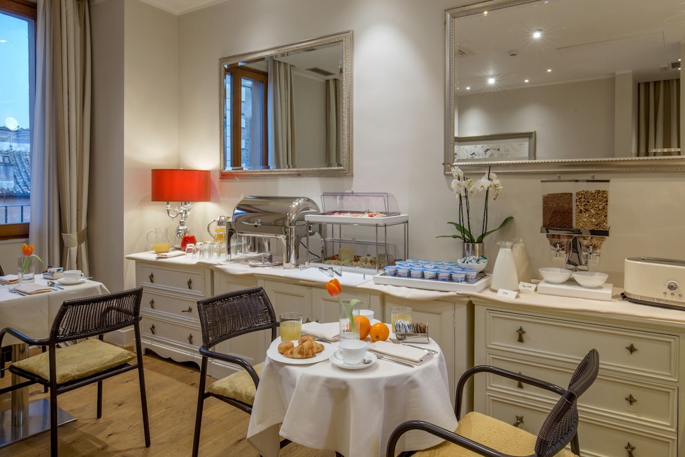 Hotel Monte Cenci 40/46