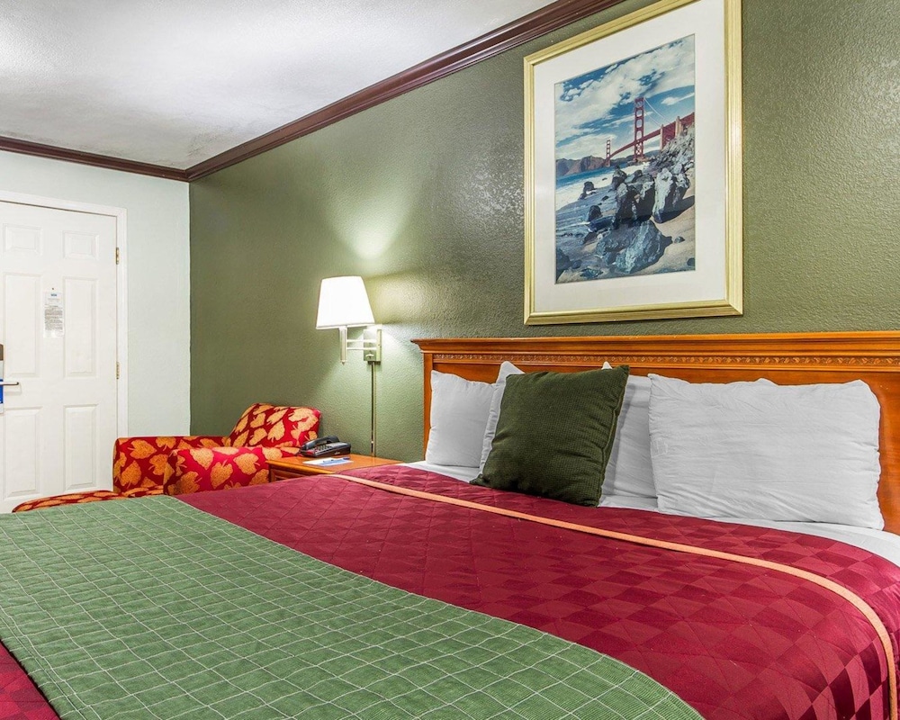 Sycamore Inn Chico University Area 24/50