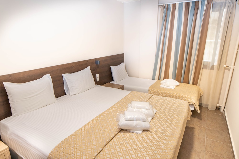 ROOM, TRIPLE