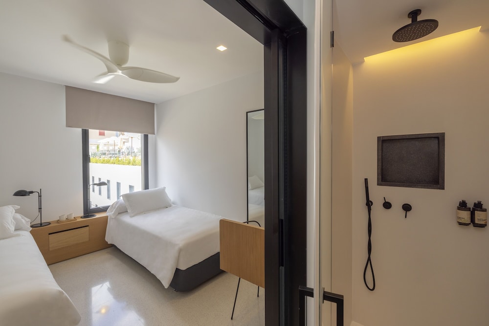 ROOM, SINGLE, DOUBLE BED