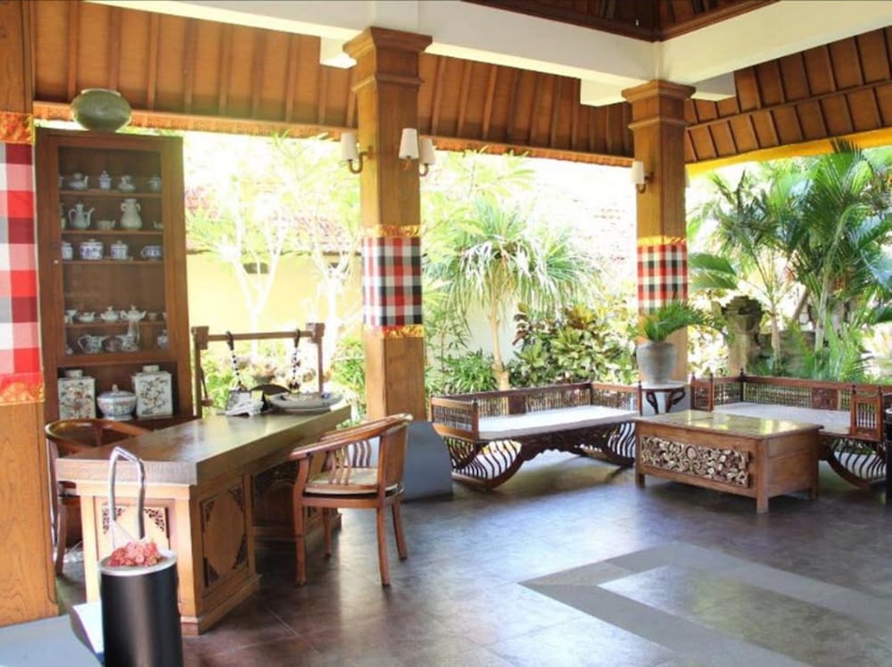 BESAKIH BEACH HOTEL 26/67