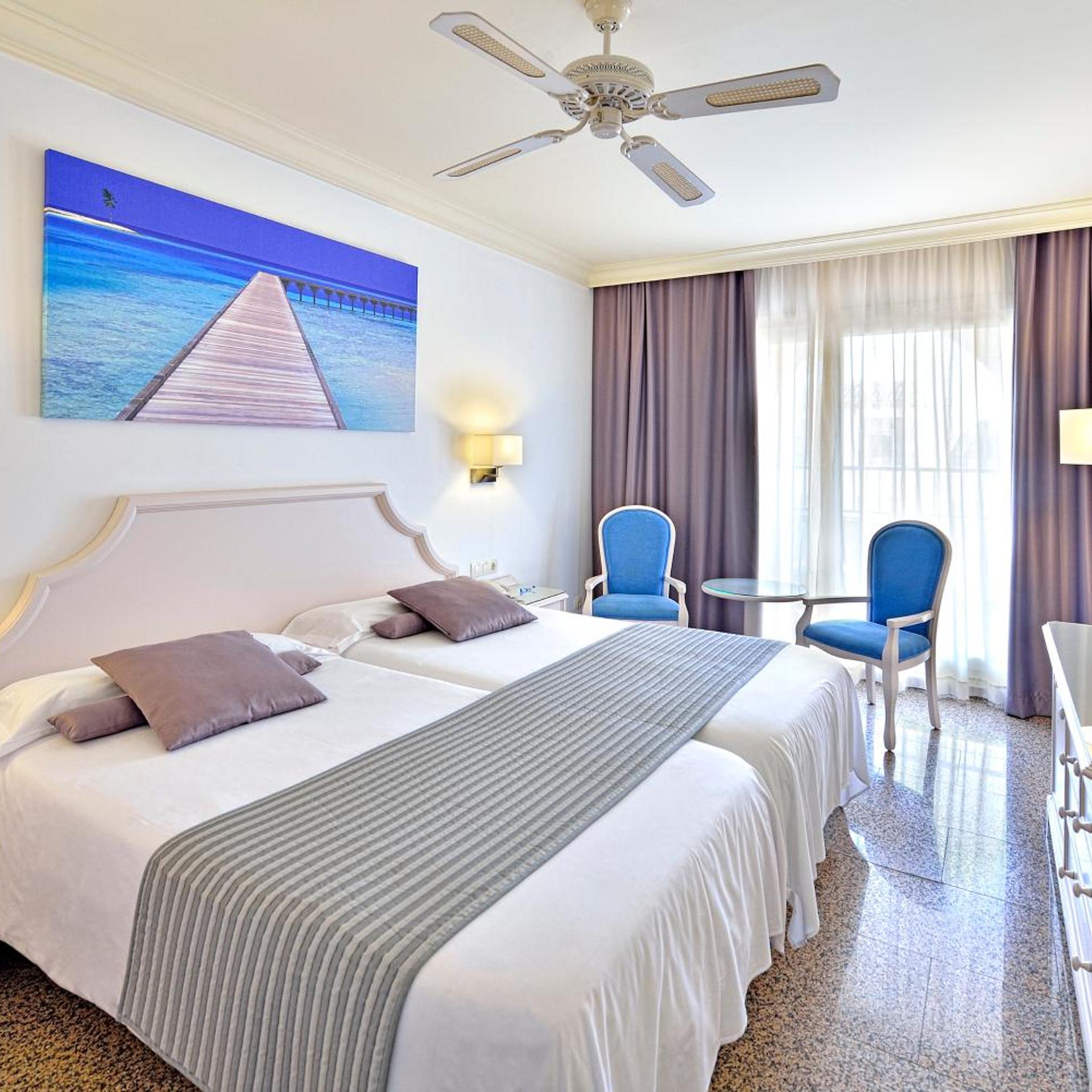Room, Double or Twin Bed, Lateral Side Sea View