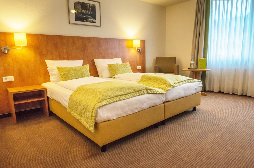 COMFORT, TWIN BEDS