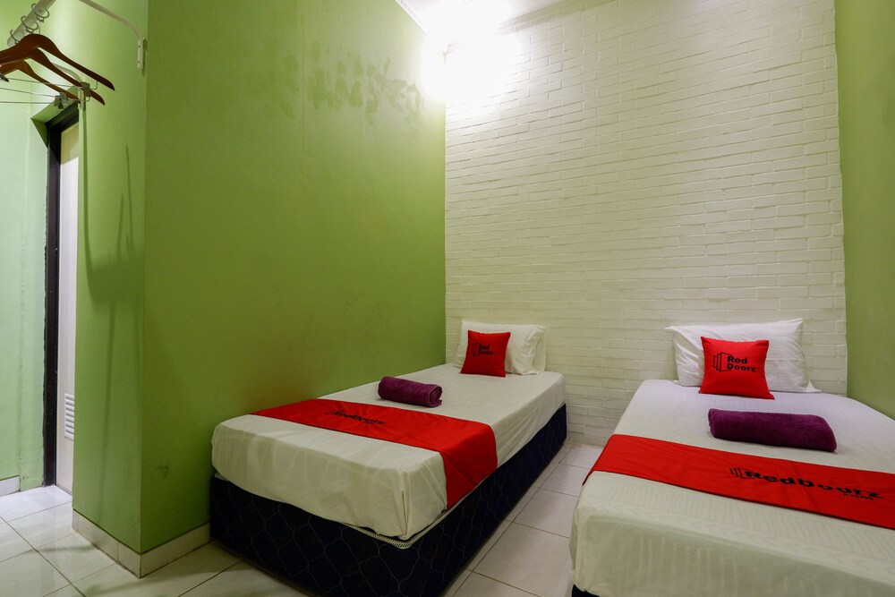 Reddoorz Near Universitas Diponegoro 2 14/30