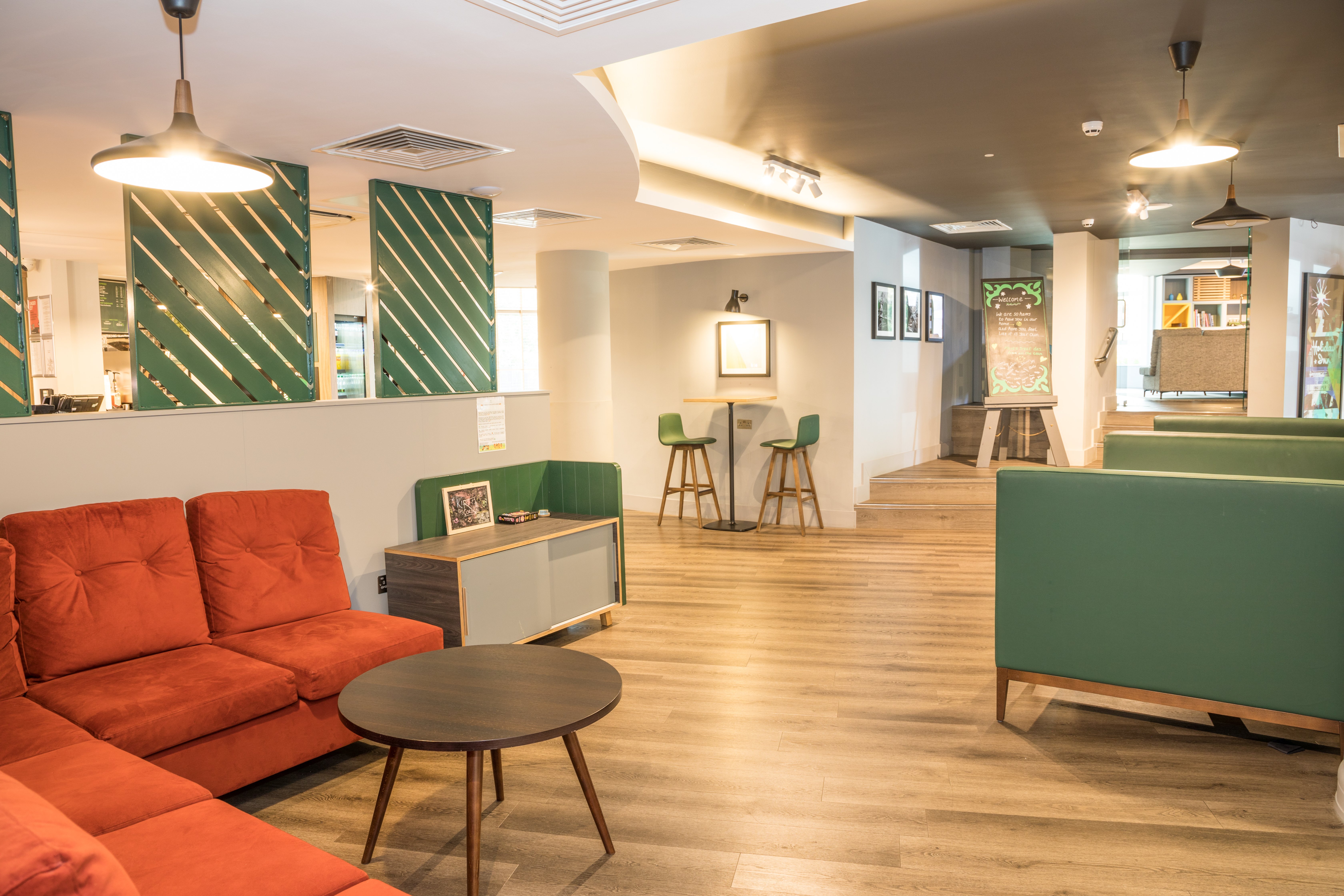 HOLIDAY INN BASINGSTOKE 19/45