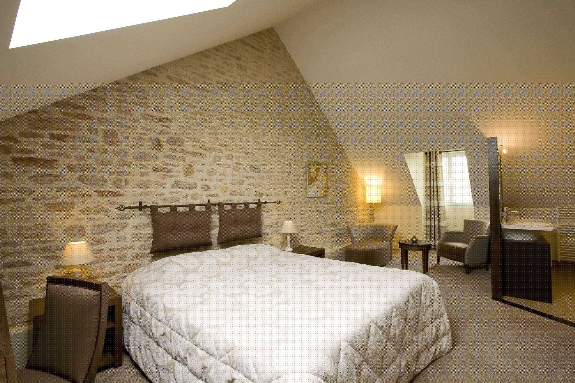غرفة سوبيريور بسرير كينج، Hotel The Originals de la Paix Beaune 4/10