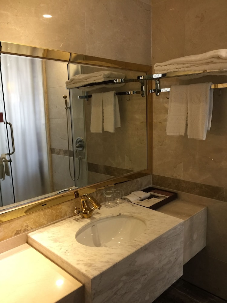 Kelly Wah International Hotel 27/31