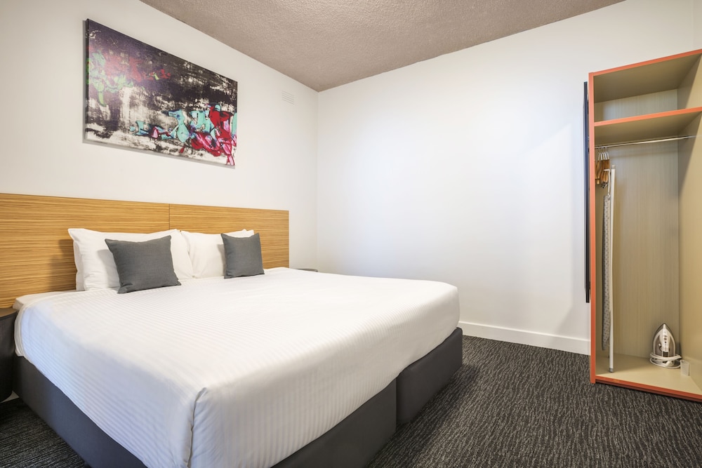 Waltzing Matilda Hotel 13/44