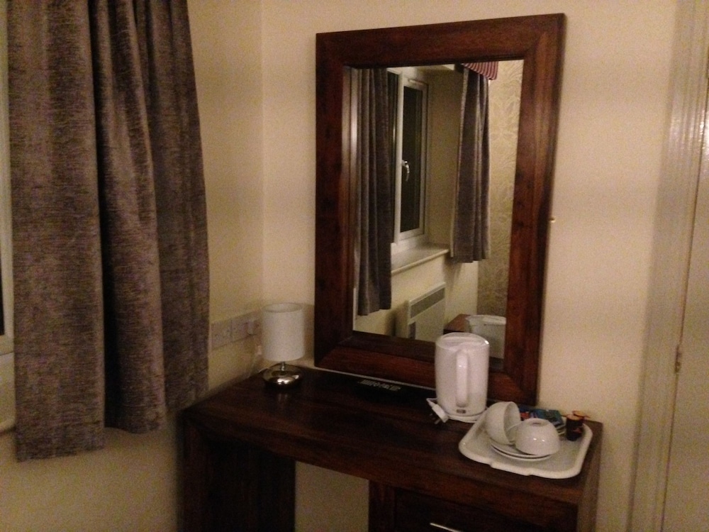 Strawberry Bank Hotel, NEC 45/47