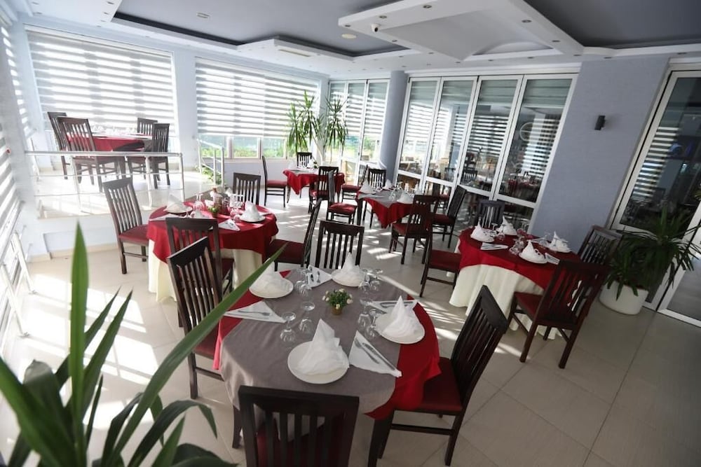 PERANDOR BEACH HOTEL 50/64