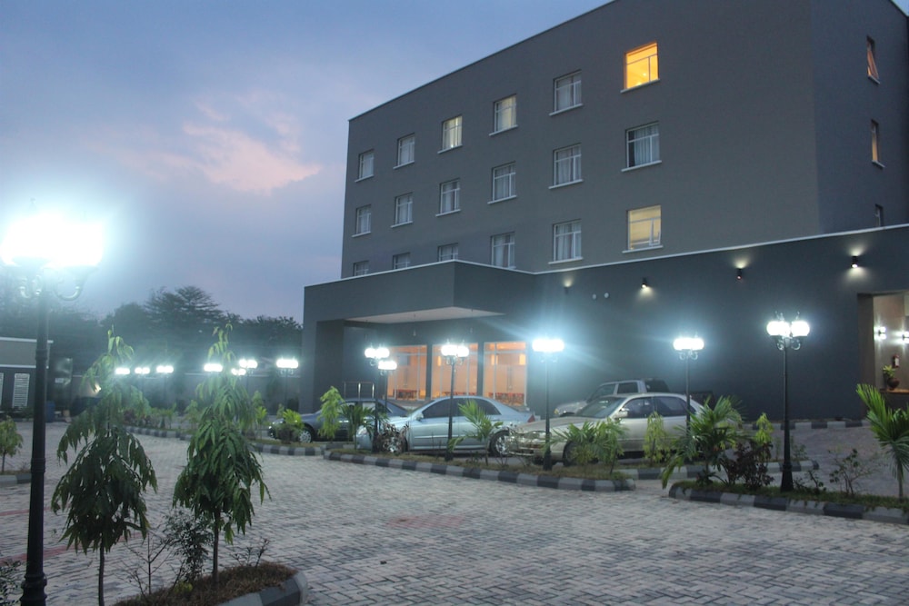 Golden Tulip Ibadan 3/35