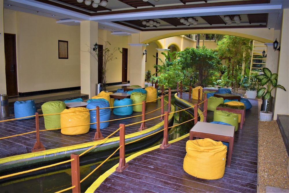 Golden Phoenix Hotel Boracay 30/50