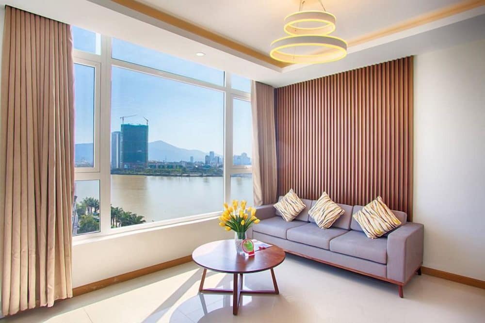 Pariat River Front Hotel 55/62