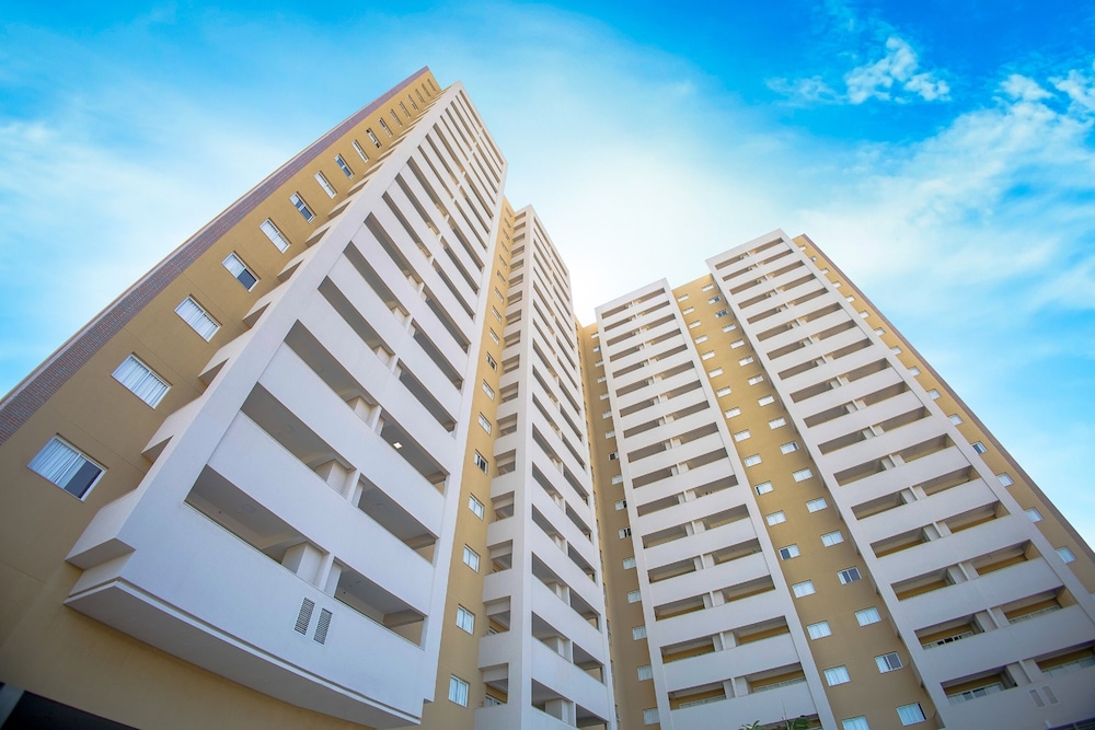 Hot Beach Suites 7/50