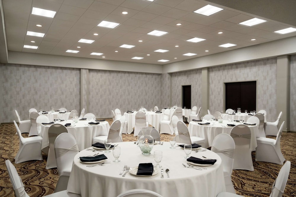 Embassy Suites Brunswick 36/55