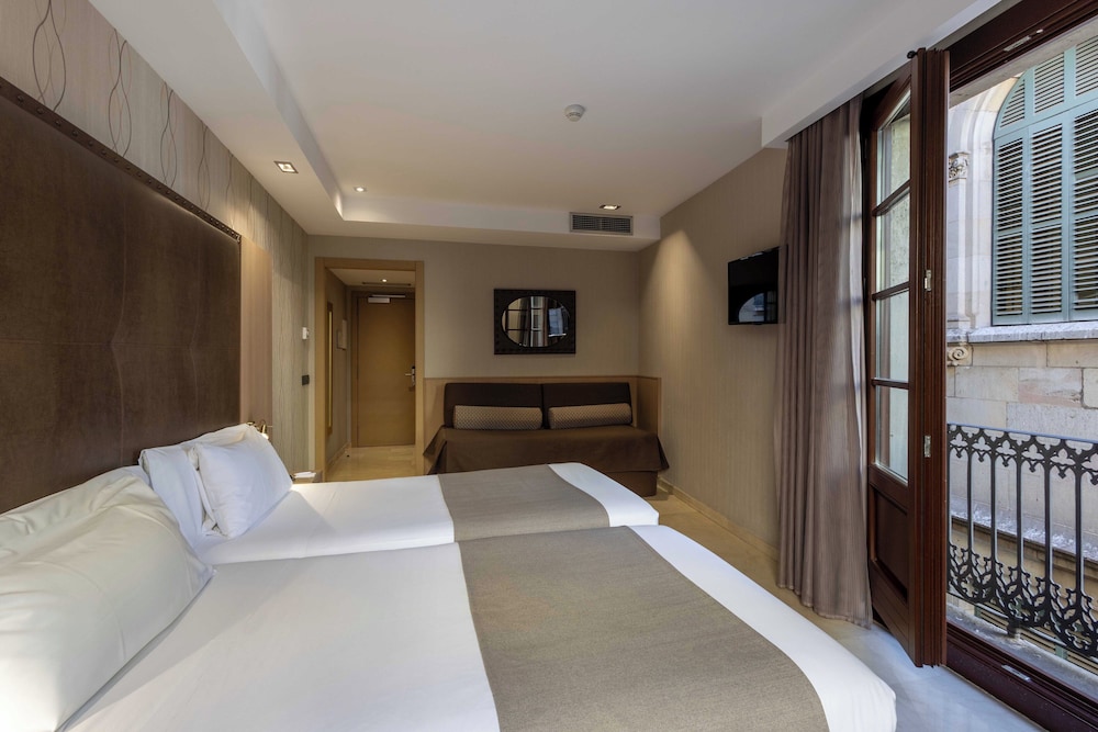 ROOM, TRIPLE