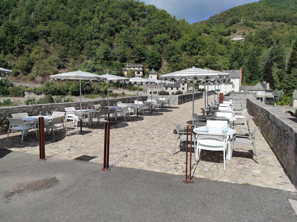 HOTEL LA RIVIERE 61/67