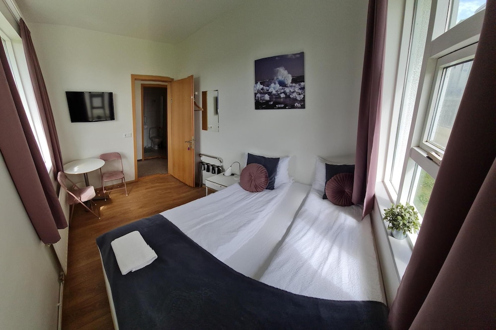 Höfn Guesthouse 10/26
