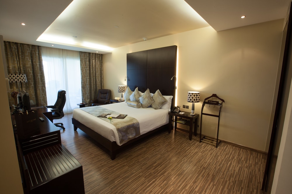 Metropolitan Al Mafraq Hotel 23/71