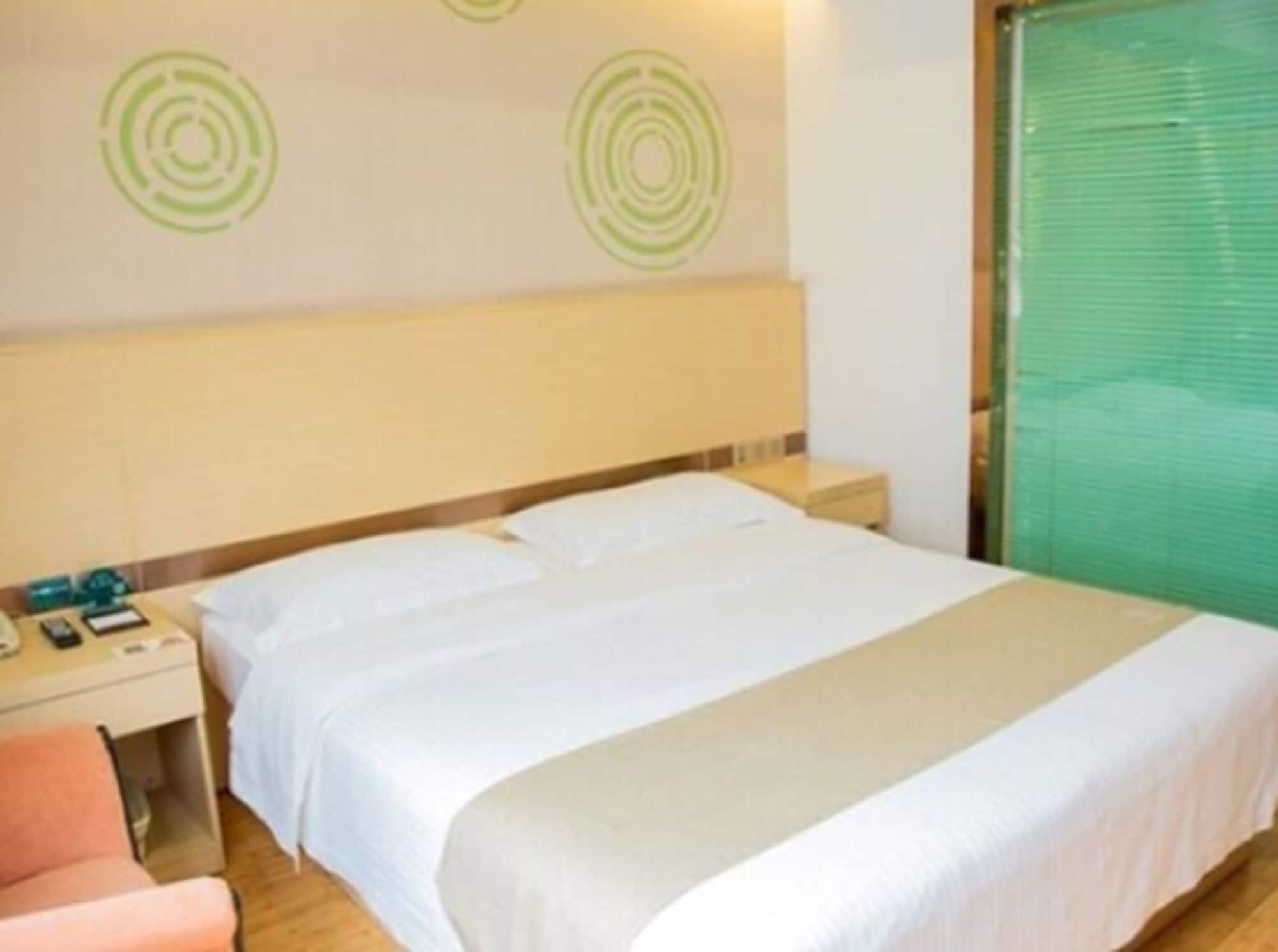 غرفة بسرير كوين، GREENTREE INN SHANGHAI PUDONG NEW DISTRICT SHENMEI EAST ROAD EXPRESS HOTEL 3/4