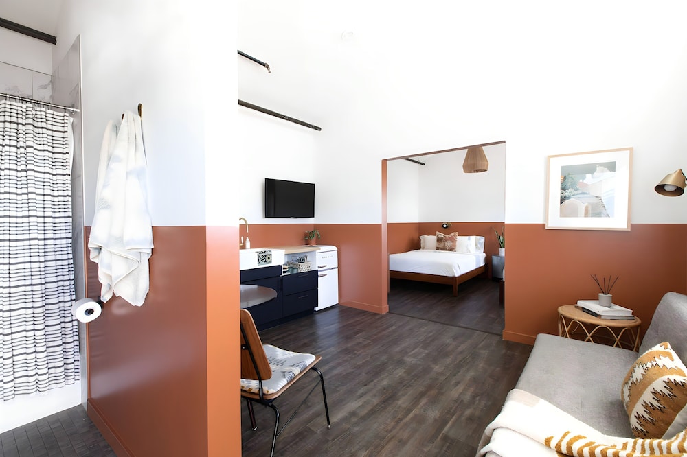 Mellow Moon Lodge 30/50