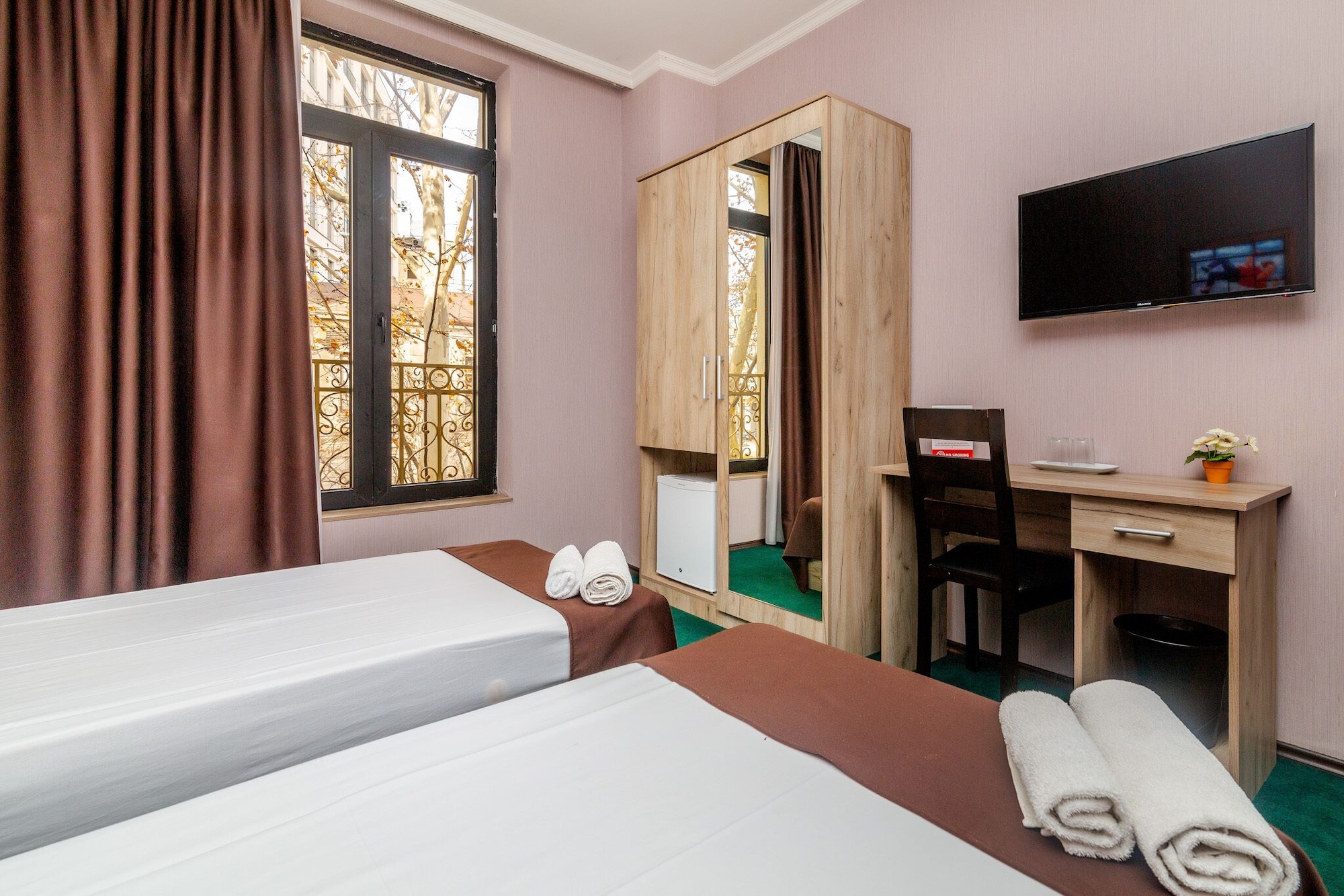 COMFORT, TWIN BEDS, CITY VIEW