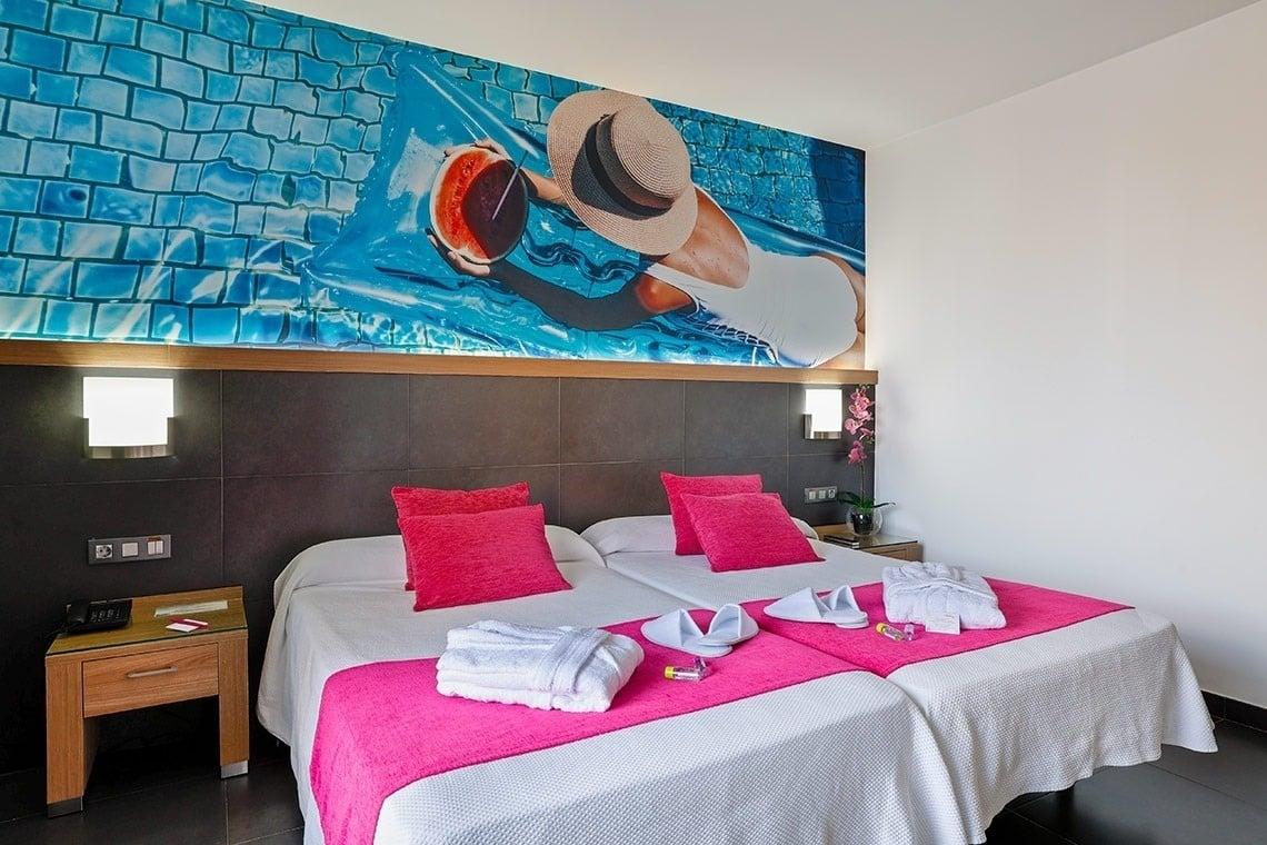 Deluxe, Partial Sea View