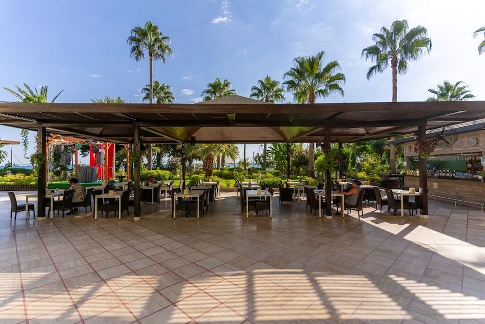 Lancora Beach Hotel 39/50
