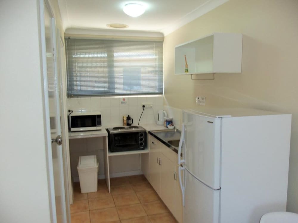 Emu Point Motel 26/70