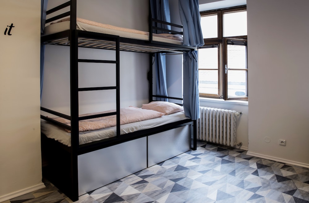 Hostel Eleven 22/48