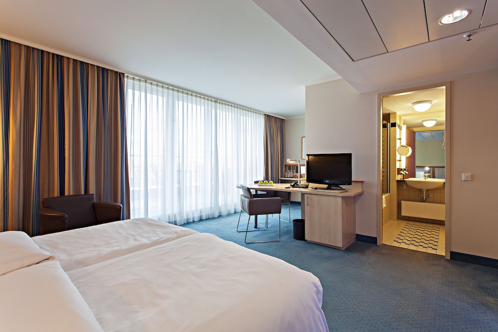 Lindner Hotel Cologne Am Dom, part of JdV by Hyatt 9/58