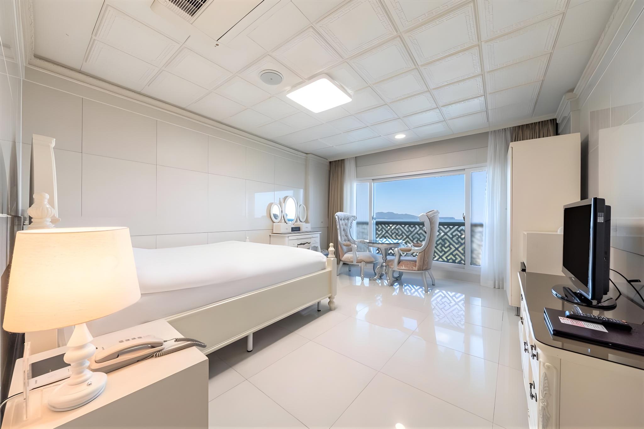 Grand, Peak, Standard, Double Bed, Ocean View