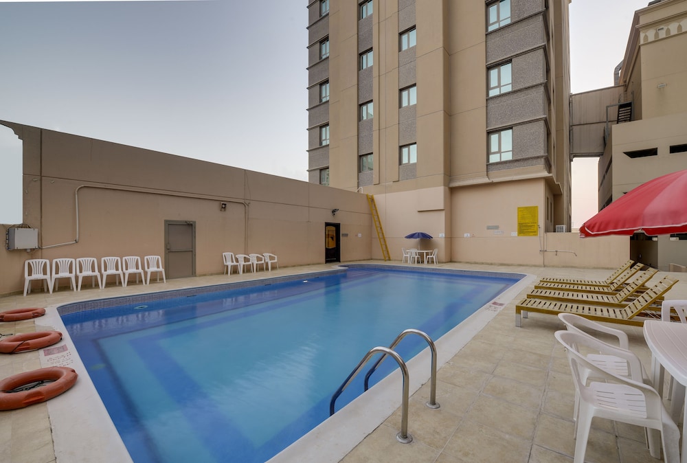 Monroe Hotel Bahrain 4/66