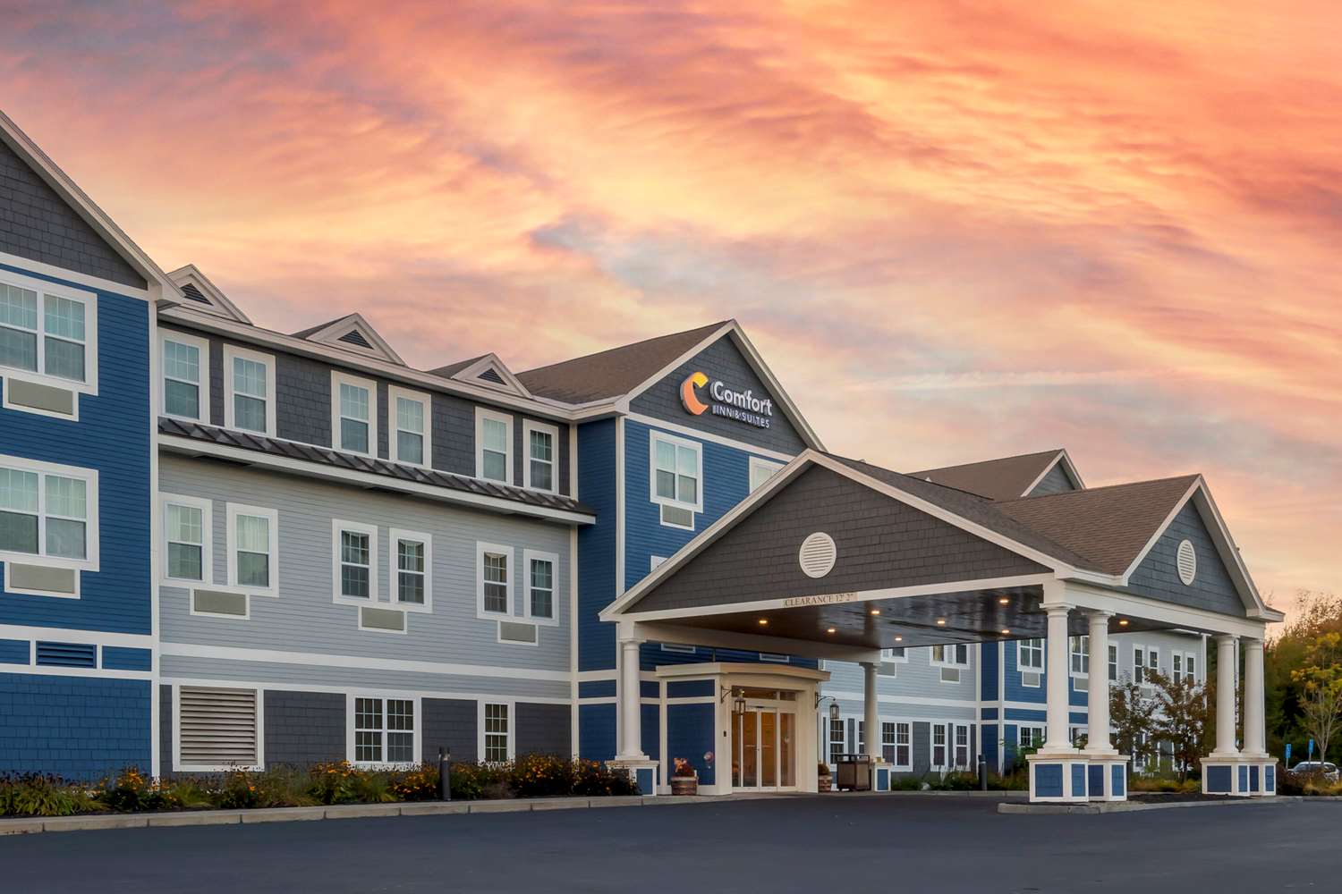 Comfort Inn & Suites Wilton, ME 1/27
