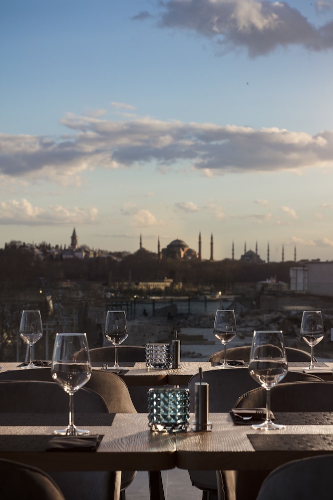 METROPOLITAN HOTELS BOSPHORUS 72/75