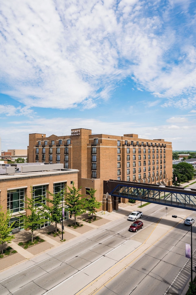 HYATT REGENCY GREEN BAY 53/59
